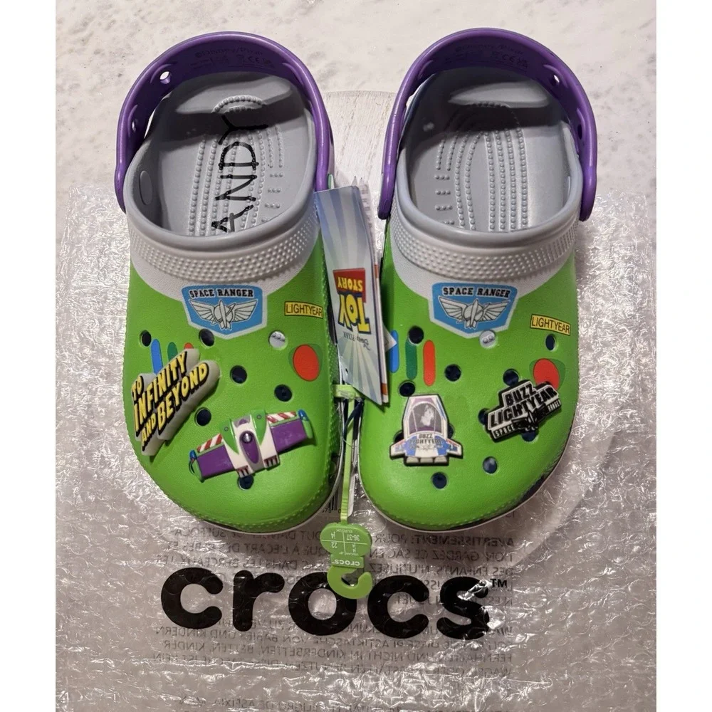 Disney Buzz Lightyear (Toy Story) Crocs Size Youth 4 Light up Jibbitz